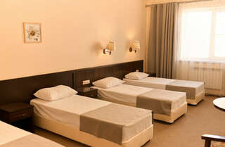 Гостиница Лотос Анапа Классический четырехместный номер-1